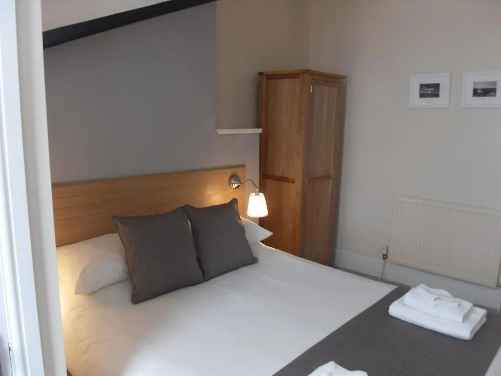 Powys Lodge Scarborough 4*,