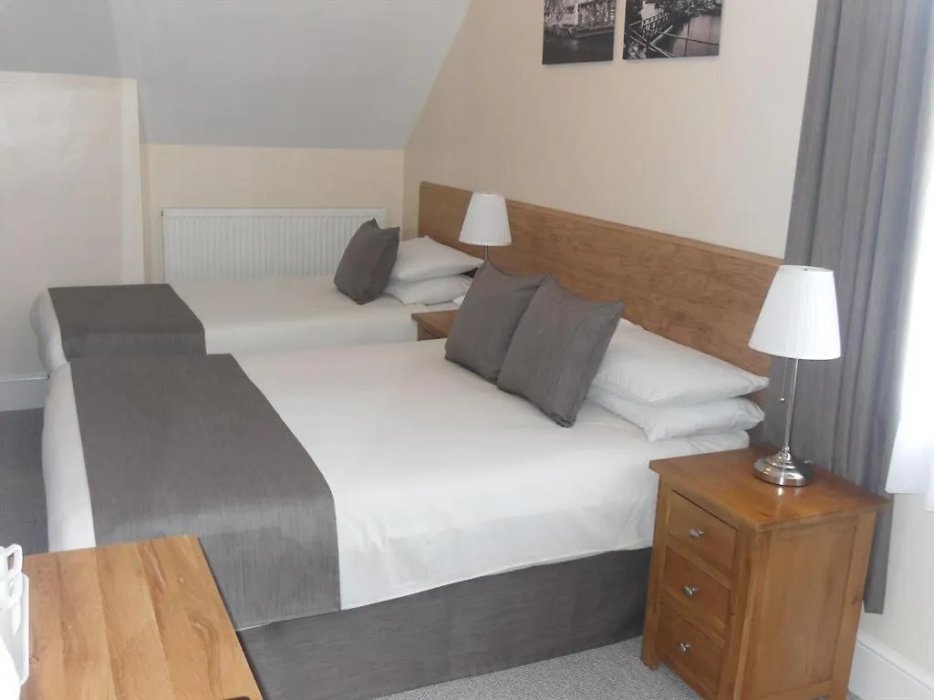 Powys Lodge Σκάρμπορο Bed and Breakfast