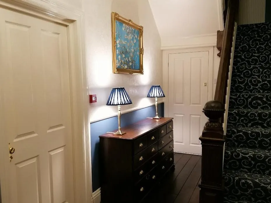 Powys Lodge Σκάρμπορο Bed and Breakfast